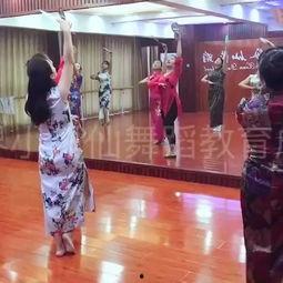 成人热门舞蹈小舞蹈视频,轻松学跳潮流舞步，瞬间成为舞池焦点